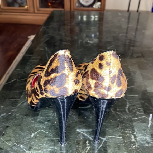 Cafe hair animal print heels. Not in new condition but gently used. - Picture 3 of 5